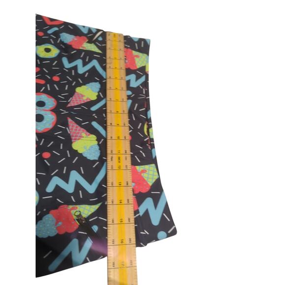 Feed Me Fight Me Men’s Black Ice Cream Donuts Elastic Waist Shorts Size small - Picture 5 of 10